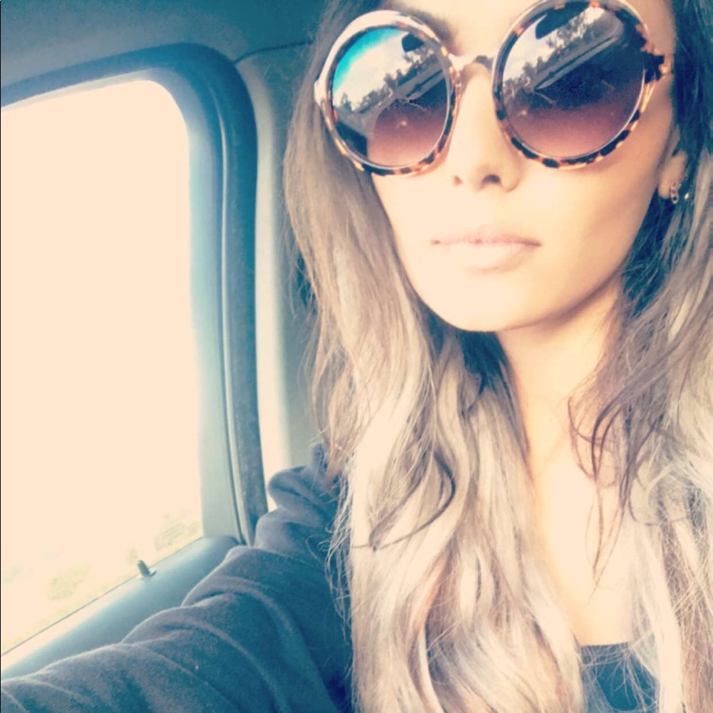 Meet your Posher, Mirna